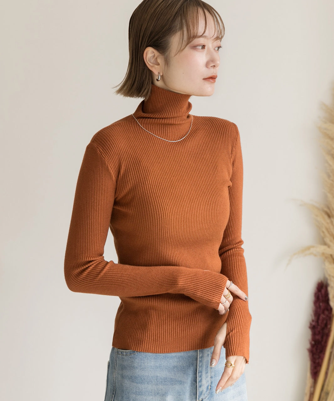 アドティエ ad thie サムホールデザイン ベーシックハイネックニット