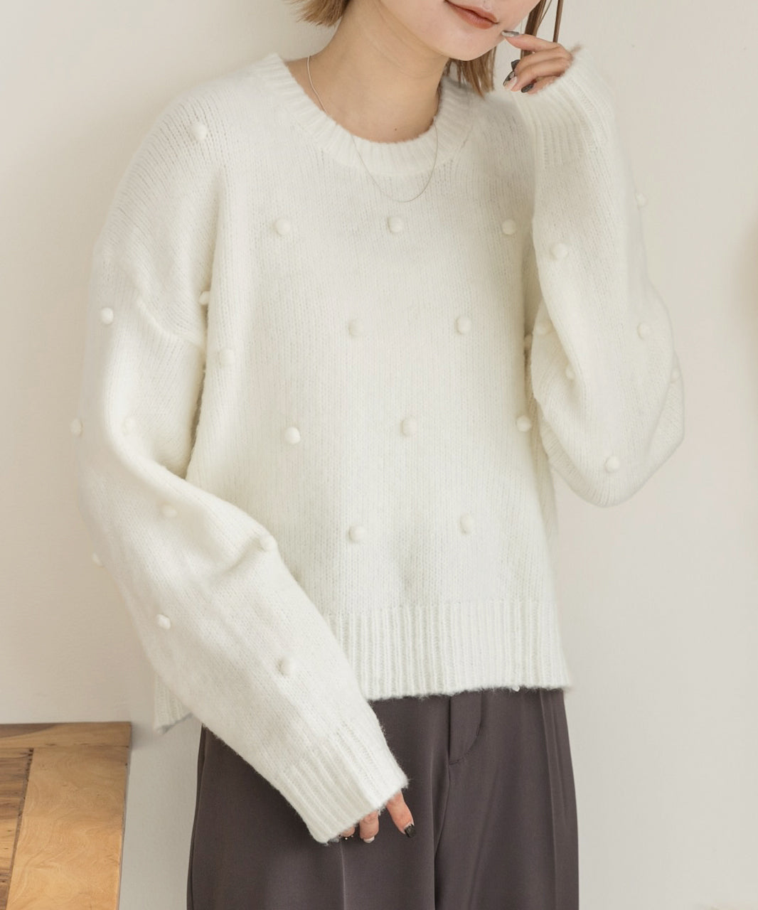 アドティエ ad thie ドット柄・クルーネック ショート丈ニット （オフホワイト） オフホワイト