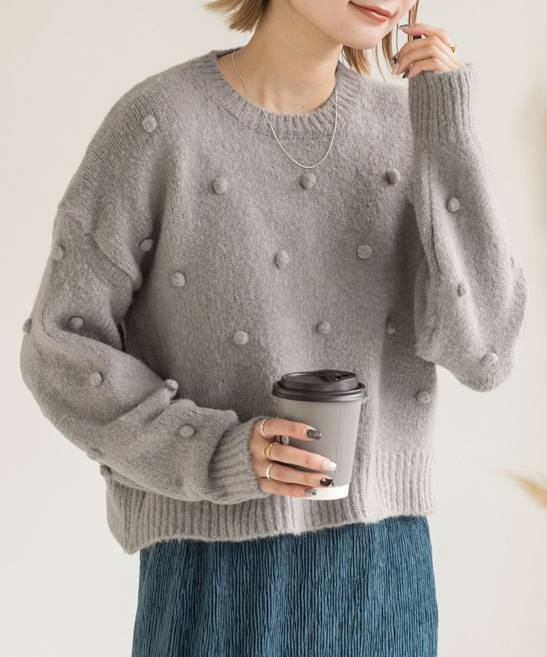 アドティエ ad thie ドット柄・クルーネック ショート丈ニット （オフホワイト） オフホワイト