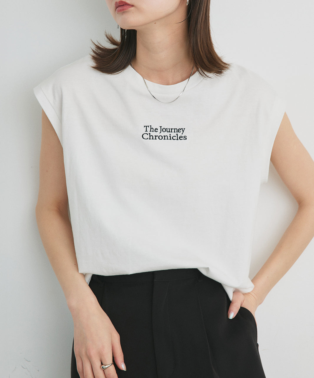 アドティエ ad thie ロゴ刺繍フレンチスリーブTシャツ （オフホワイト） オフホワイト