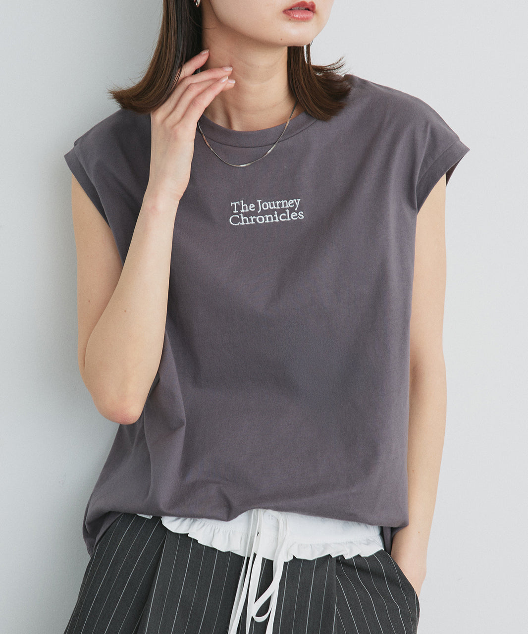 アドティエ ad thie 【2025SS新作】ロゴ刺繍フレンチスリーブTシャツ （オフホワイト） オフホワイト