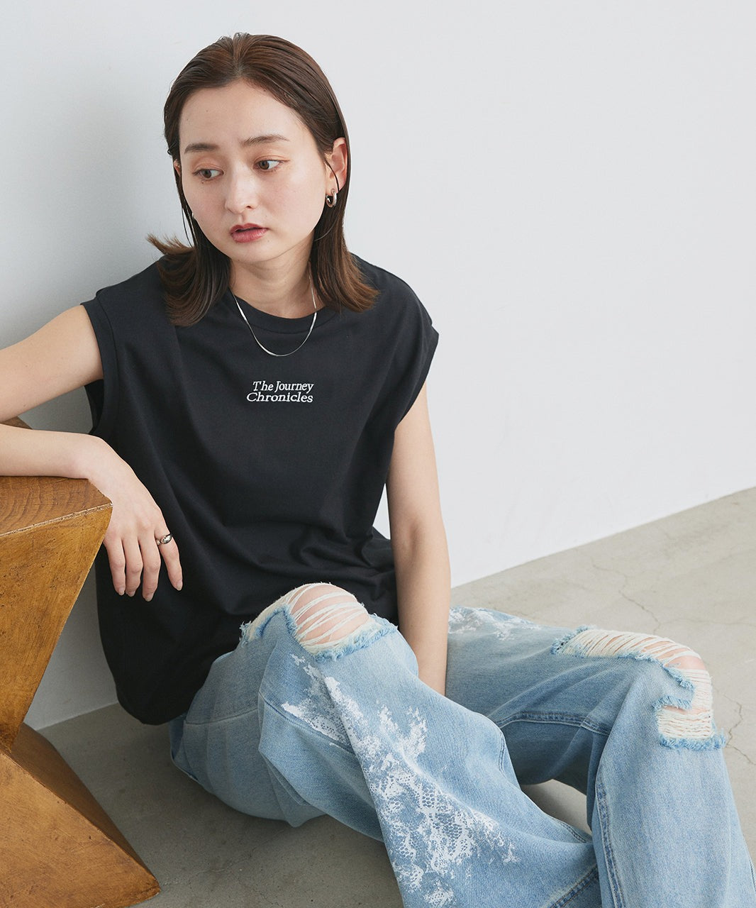 アドティエ ad thie 【2025SS新作】ロゴ刺繍フレンチスリーブTシャツ （オフホワイト） オフホワイト