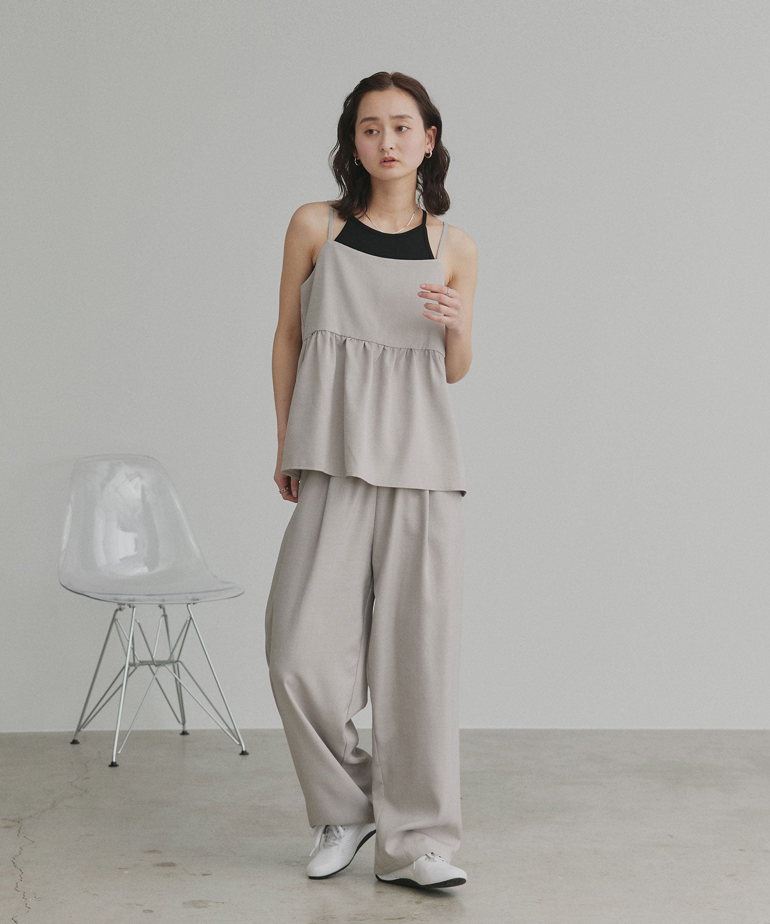 アドティエ ad thie ペプラムキャミソール ロングパンツ セットアップ （ダークグレー） ダークグレー