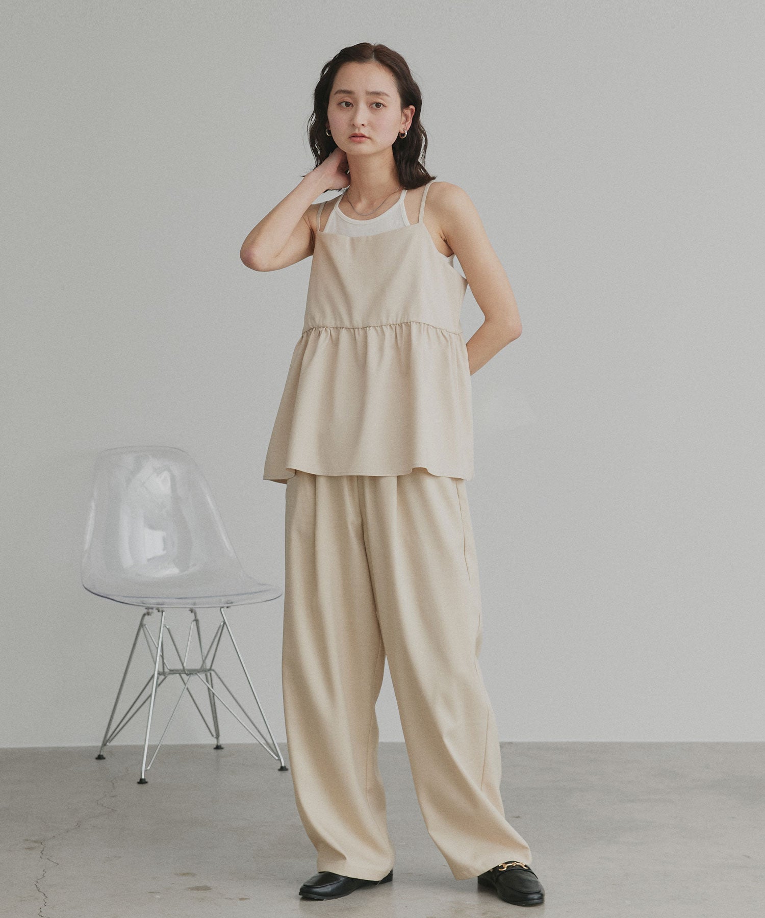 アドティエ ad thie ペプラムキャミソール ロングパンツ セットアップ （ダークグレー） ダークグレー