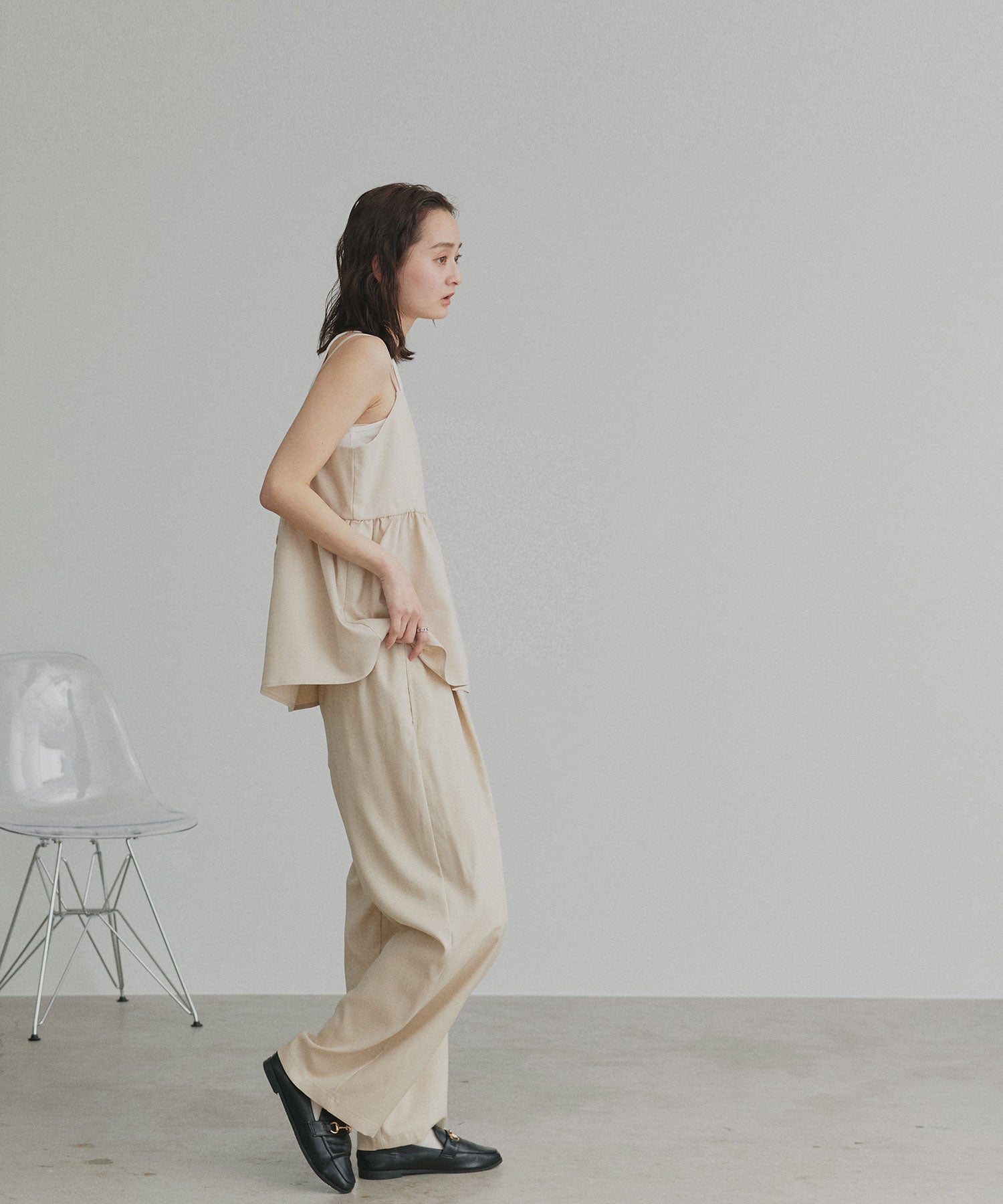 アドティエ ad thie ペプラムキャミソール ロングパンツ セットアップ （ダークグレー） ダークグレー