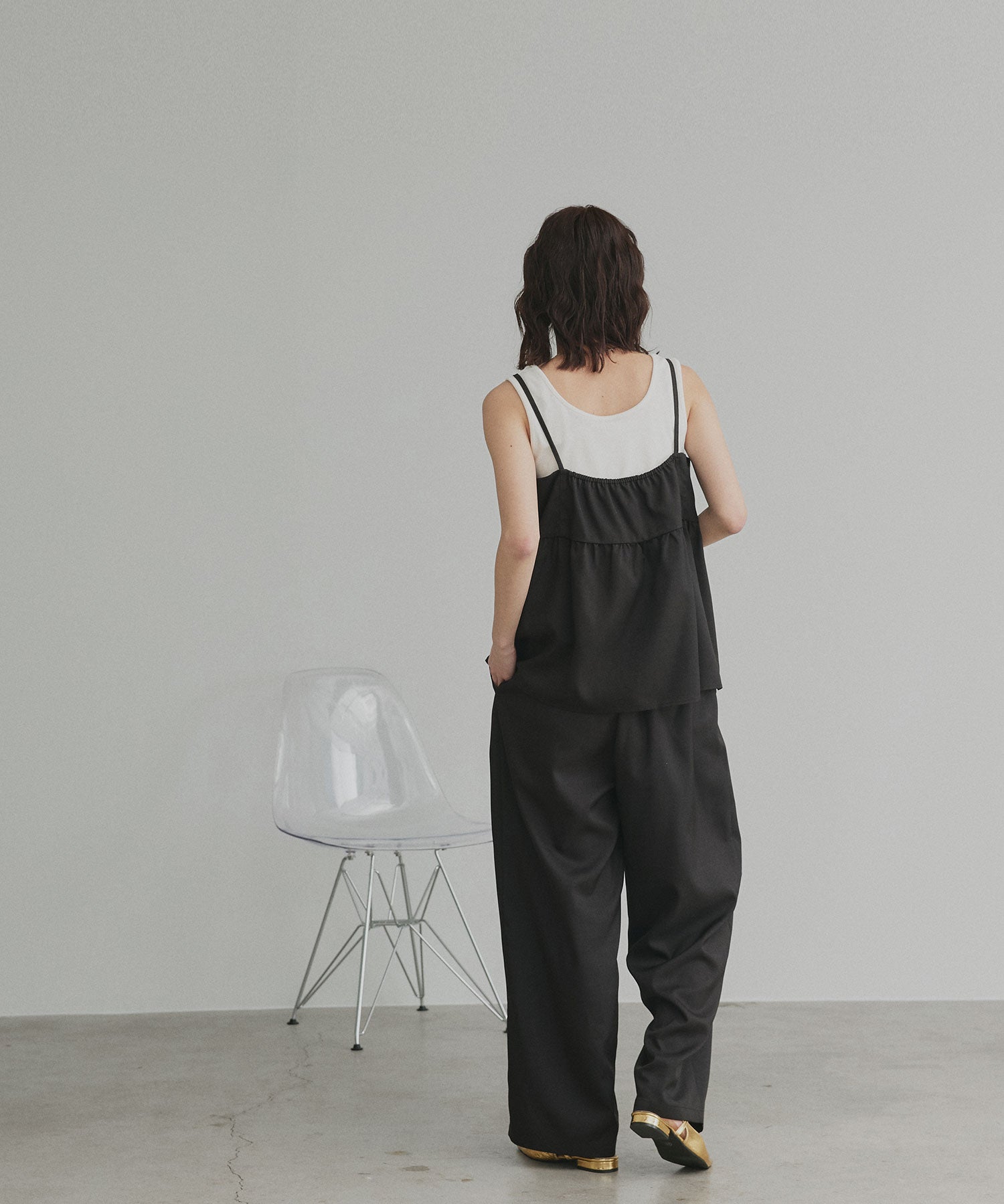 アドティエ ad thie ペプラムキャミソール ロングパンツ セットアップ （ダークグレー） ダークグレー