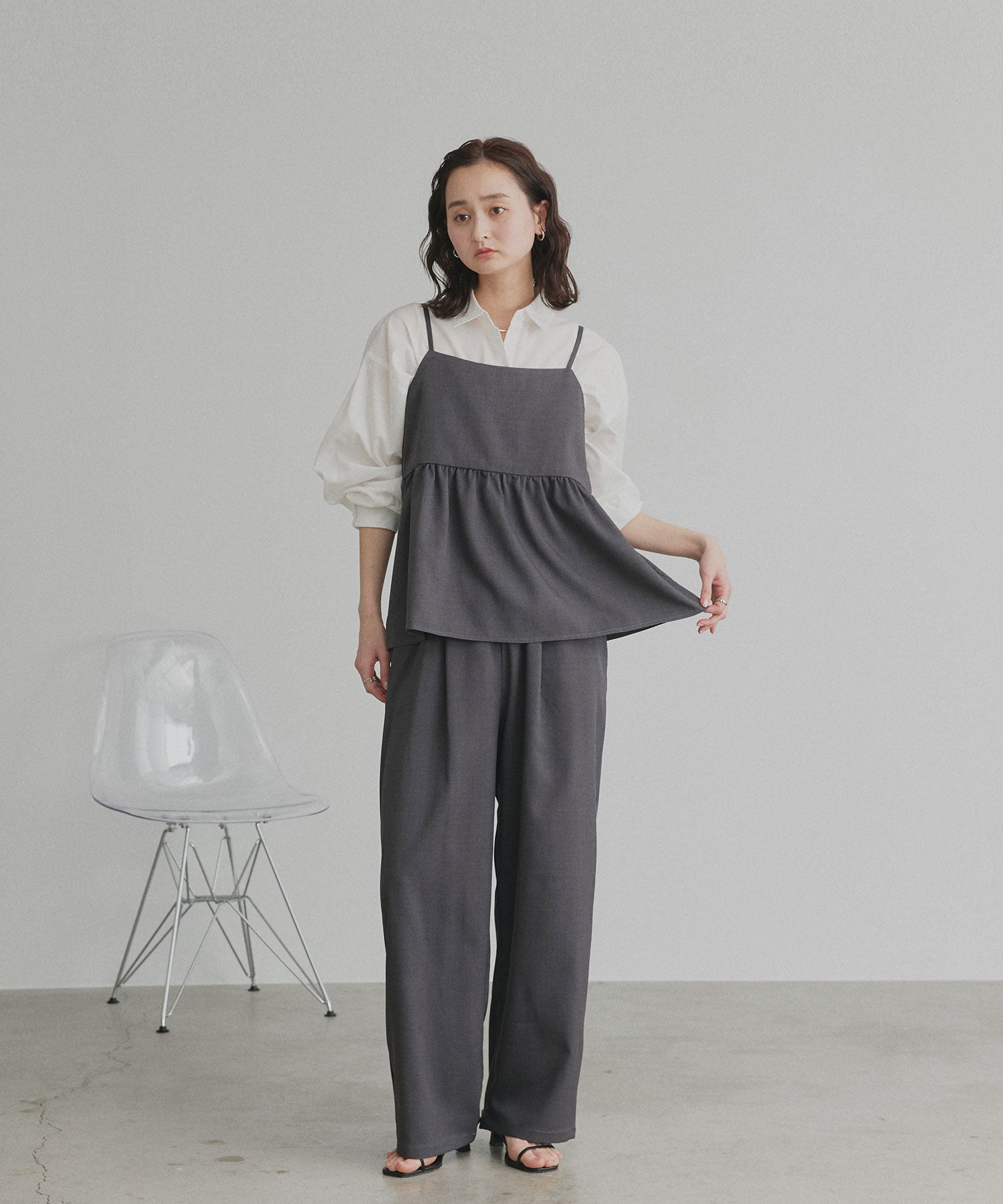 アドティエ ad thie ペプラムキャミソール ロングパンツ セットアップ （ダークグレー） ダークグレー
