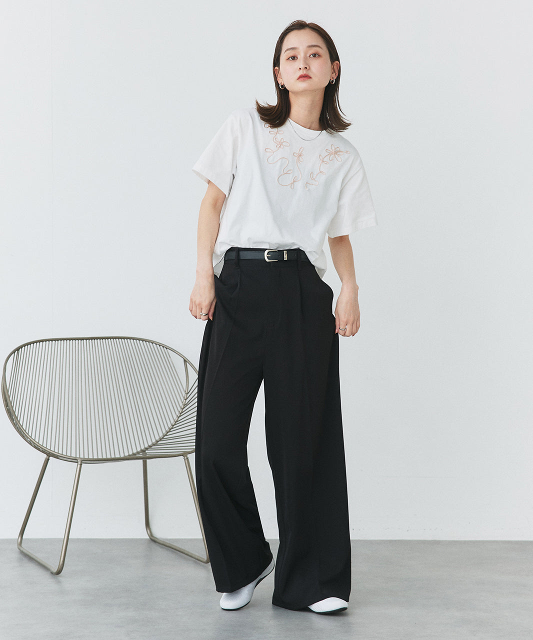 アドティエ ad thie 【2025SS新作】フラワーモチーフコード刺繍Tシャツ （オフホワイト） オフホワイト