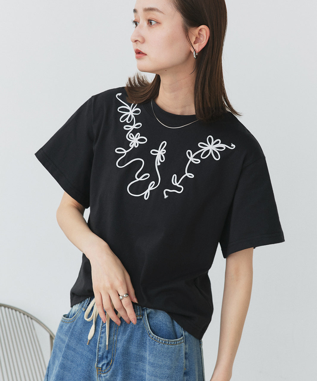 アドティエ ad thie 【2025SS新作】フラワーモチーフコード刺繍Tシャツ （オフホワイト） オフホワイト