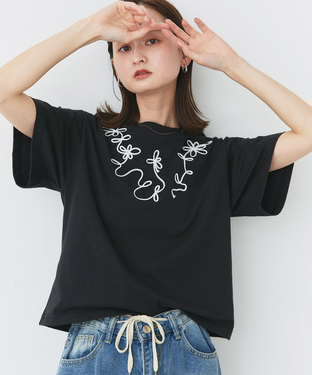 アドティエ ad thie 【2025SS新作】フラワーモチーフコード刺繍Tシャツ （オフホワイト） オフホワイト
