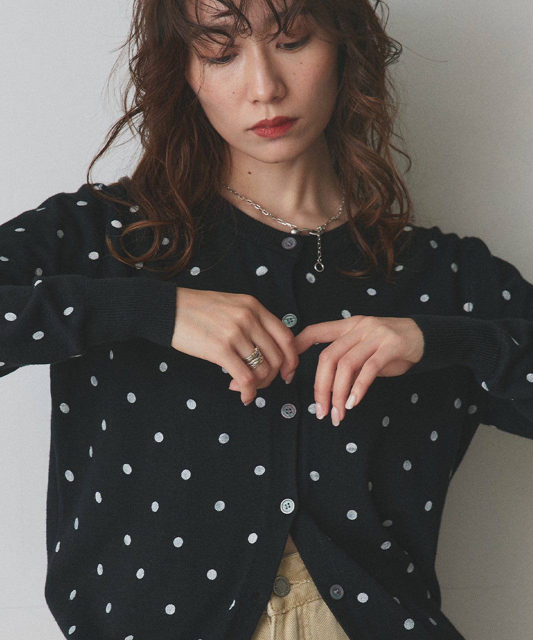 アドティエ ad thie 【2025AW新作】ポルカドットニットカーディガン （グレー） グレー