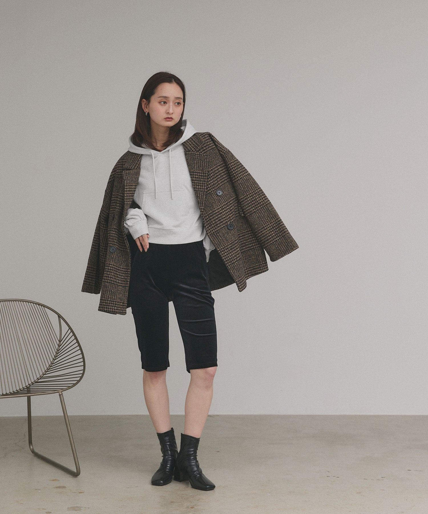 アドティエ ad thie 【2025AW新作】ショート丈スウェットフーディーパーカー （モクグレー） モクグレー