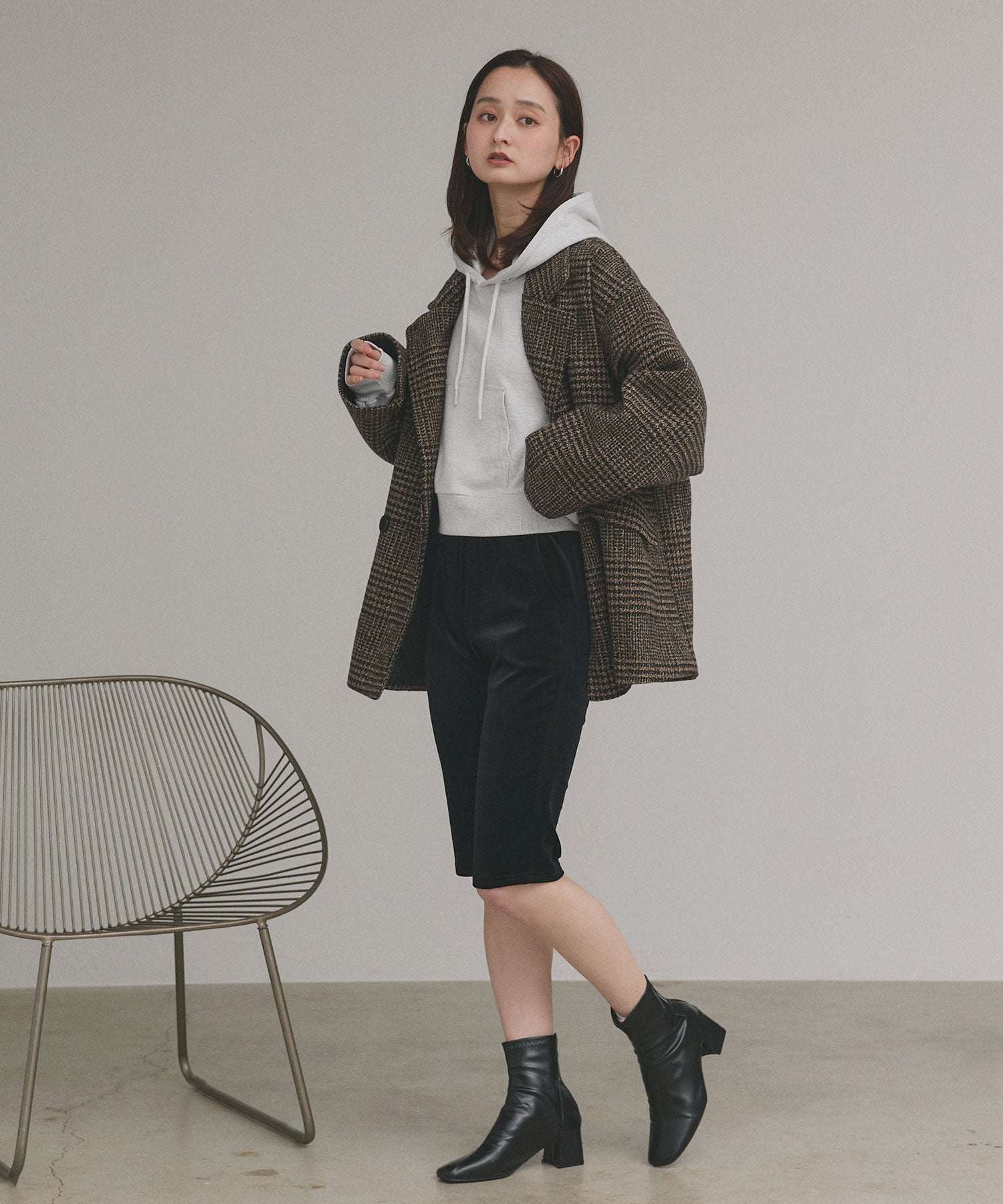 アドティエ ad thie 【2025AW新作】ショート丈スウェットフーディーパーカー （モクグレー） モクグレー