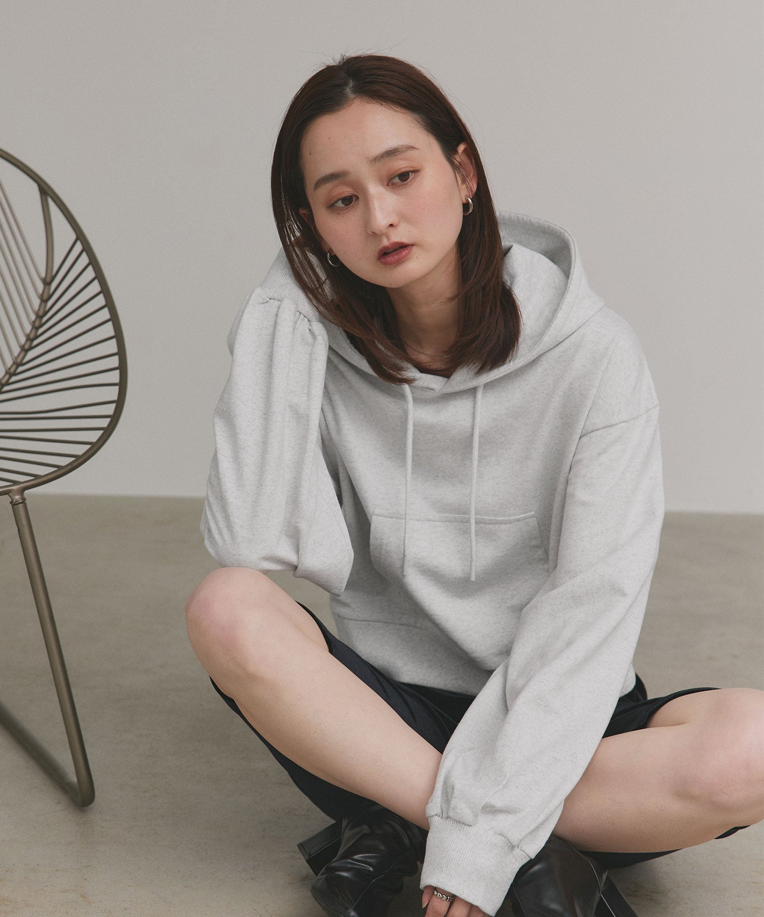 アドティエ ad thie 【2025AW新作】ショート丈スウェットフーディーパーカー （モクグレー） モクグレー