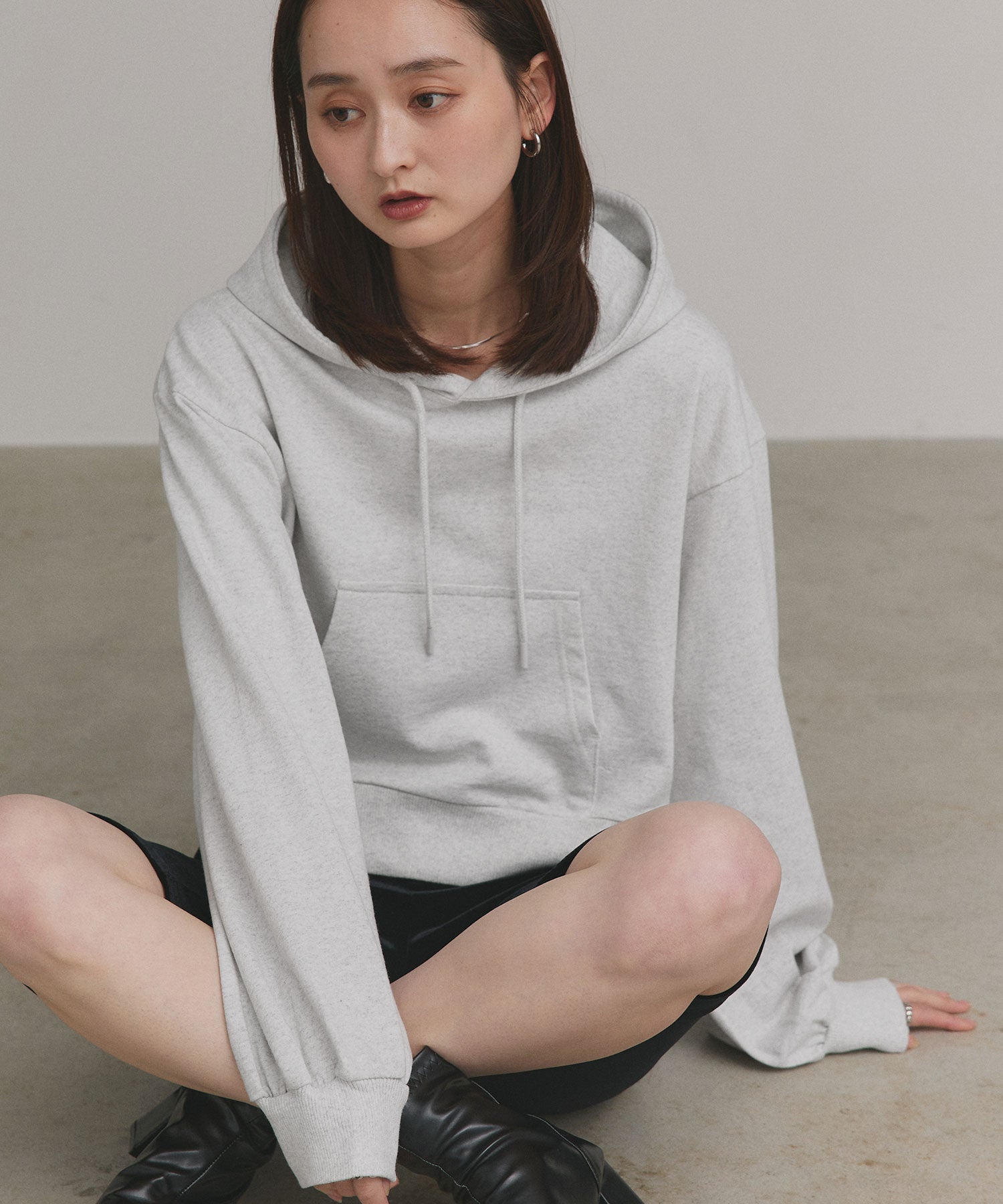 アドティエ ad thie 【2025AW新作】ショート丈スウェットフーディーパーカー （モクグレー） モクグレー