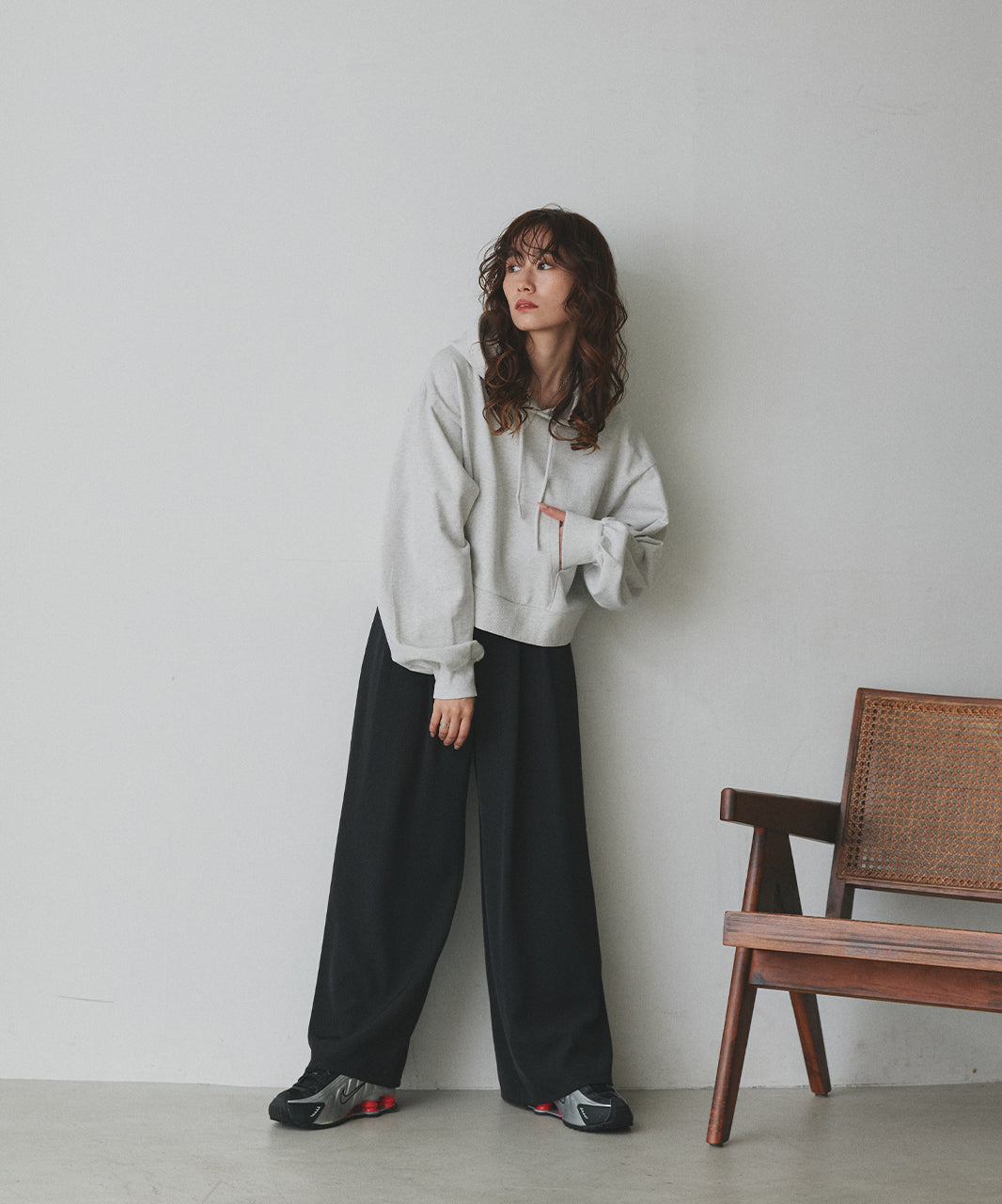 アドティエ ad thie 【2025AW新作】ショート丈スウェットフーディーパーカー （モクグレー） モクグレー