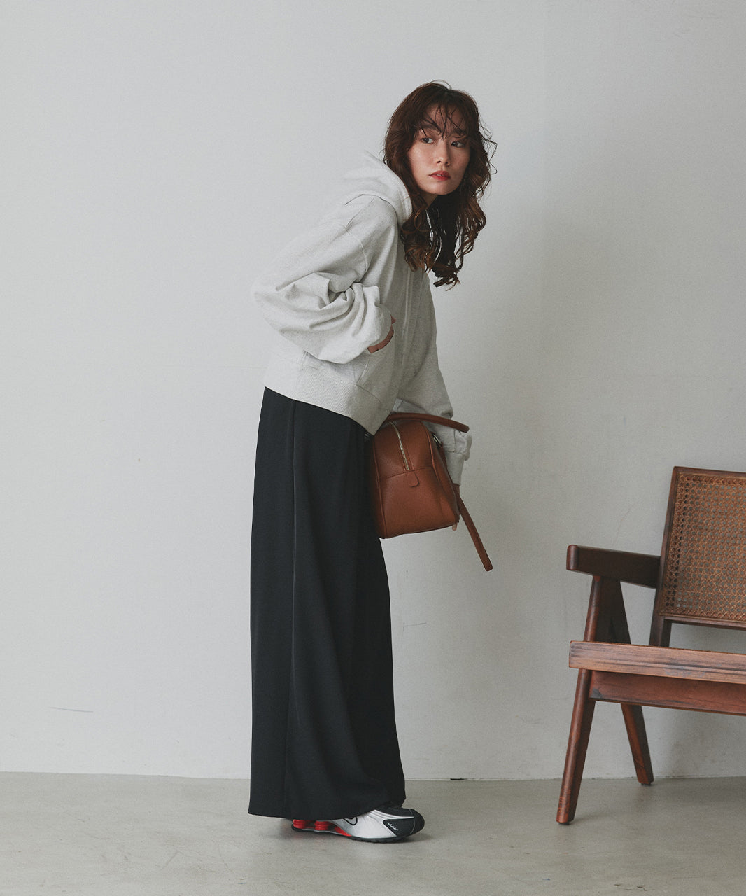 アドティエ ad thie 【2025AW新作】ショート丈スウェットフーディーパーカー （モクグレー） モクグレー