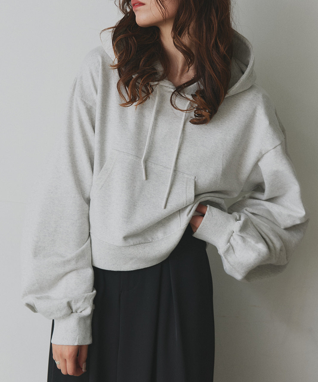 アドティエ ad thie 【2025AW新作】ショート丈スウェットフーディーパーカー （モクグレー） モクグレー