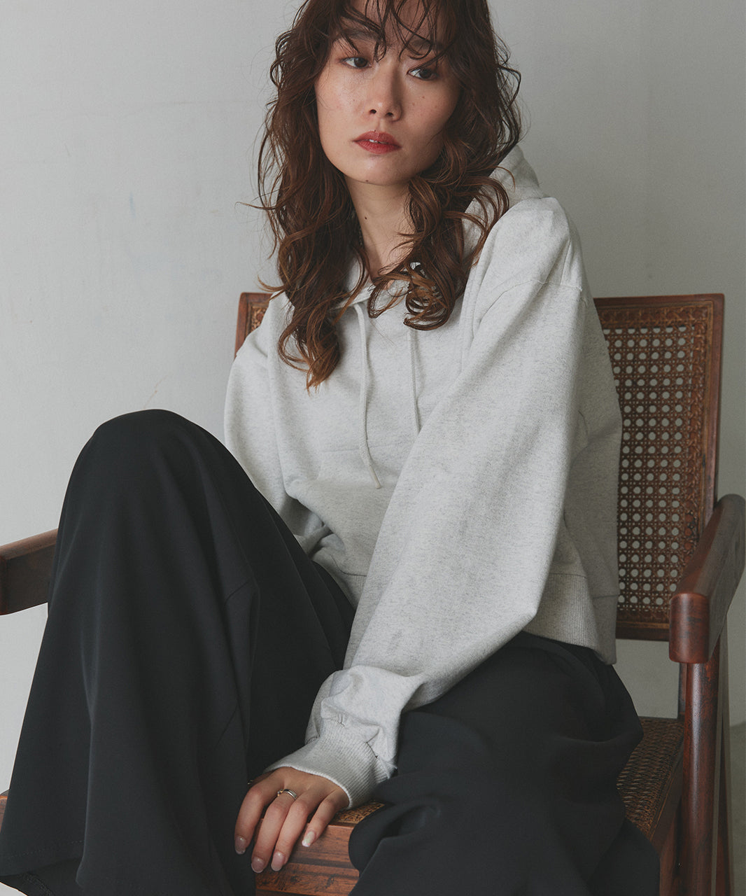 アドティエ ad thie 【2025AW新作】ショート丈スウェットフーディーパーカー （モクグレー） モクグレー