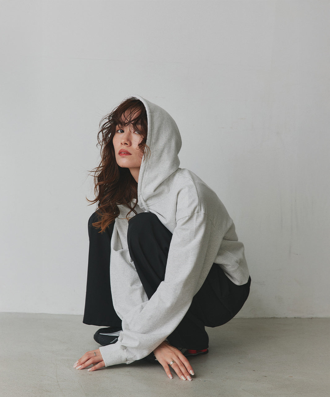 アドティエ ad thie 【2025AW新作】ショート丈スウェットフーディーパーカー （モクグレー） モクグレー