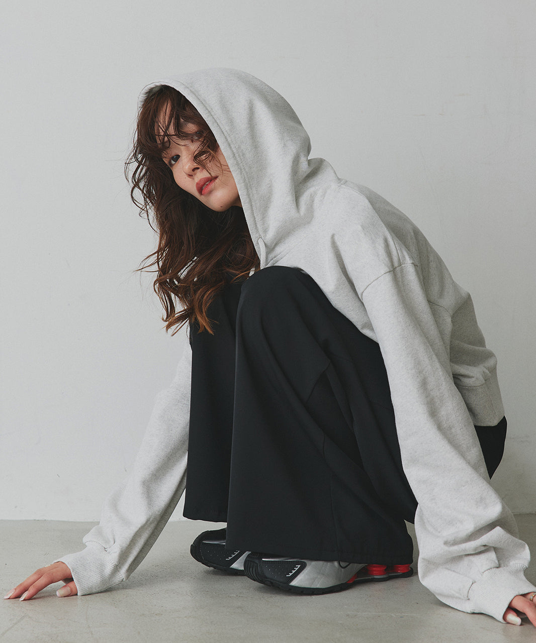 アドティエ ad thie 【2025AW新作】ショート丈スウェットフーディーパーカー （モクグレー） モクグレー