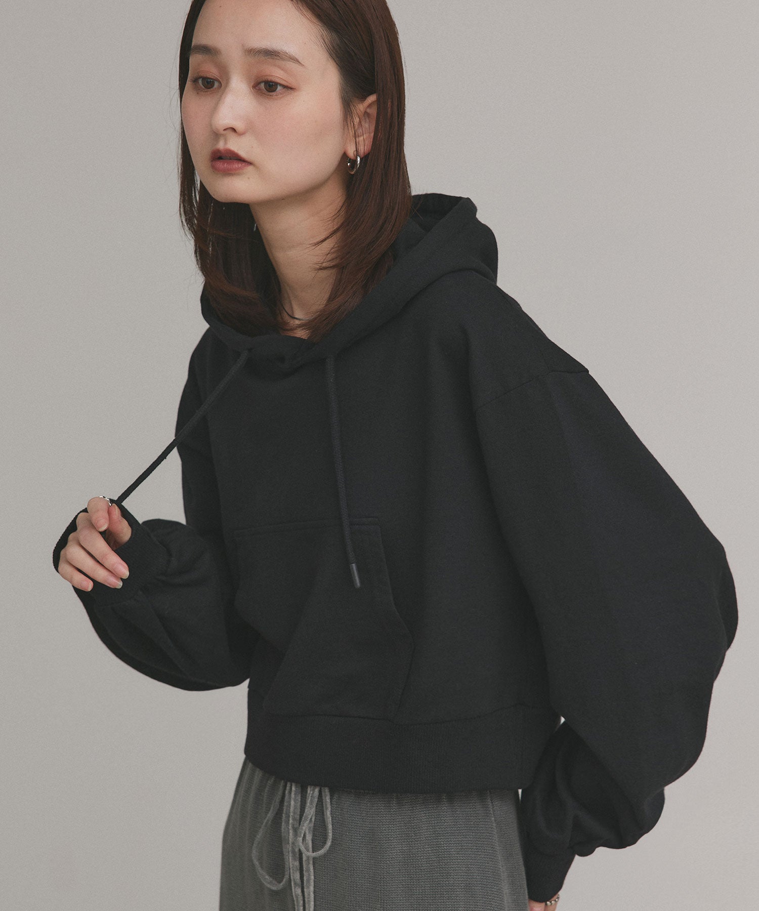アドティエ ad thie 【2025AW新作】ショート丈スウェットフーディーパーカー （モクグレー） モクグレー
