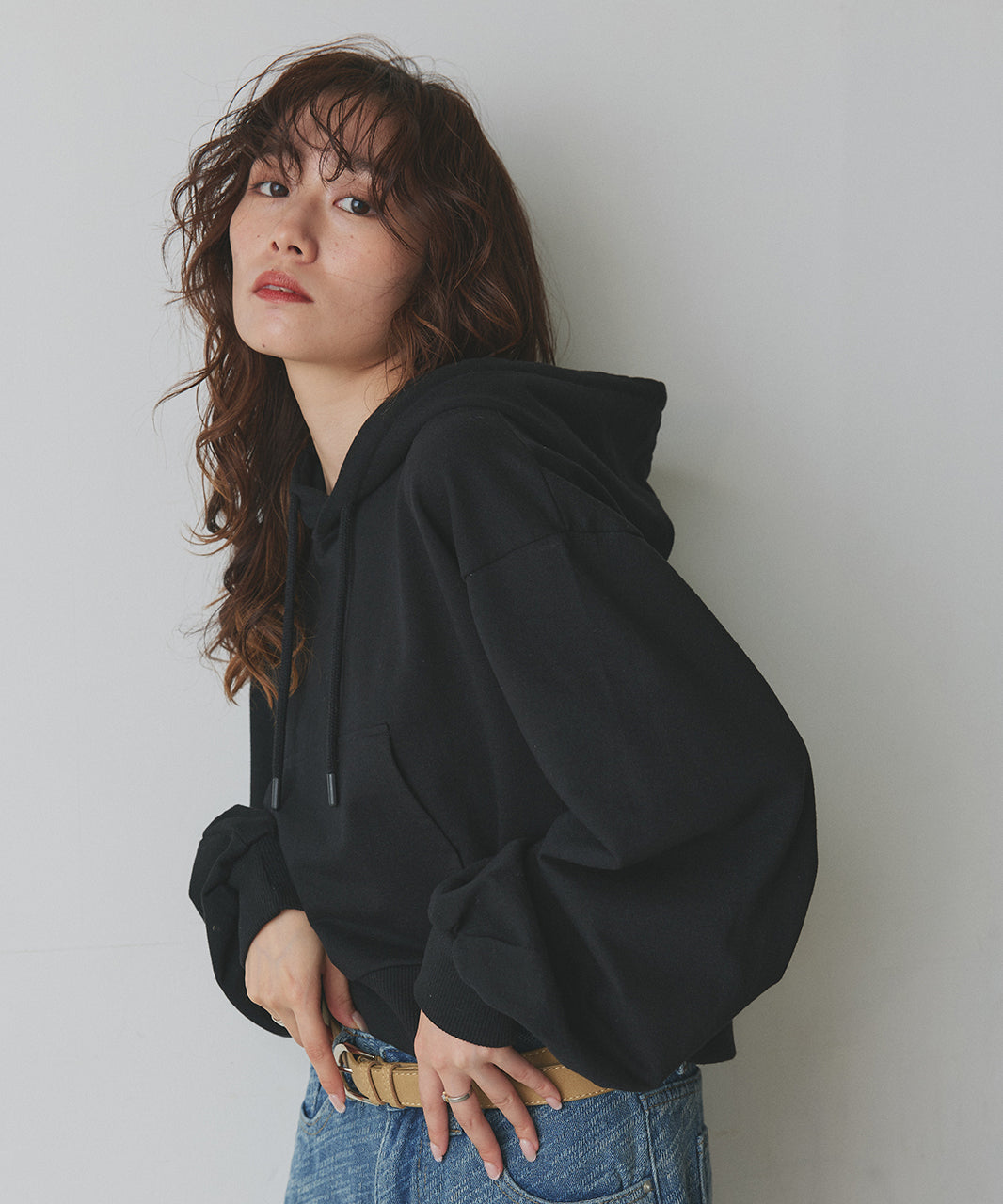 アドティエ ad thie 【2025AW新作】ショート丈スウェットフーディーパーカー （モクグレー） モクグレー