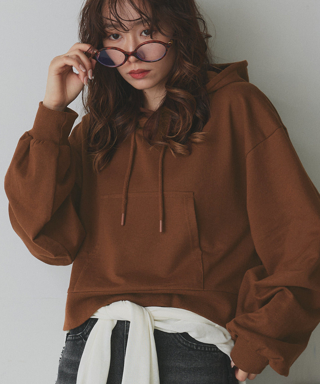 アドティエ ad thie 【2025AW新作】ショート丈スウェットフーディーパーカー （ブラウン） ブラウン