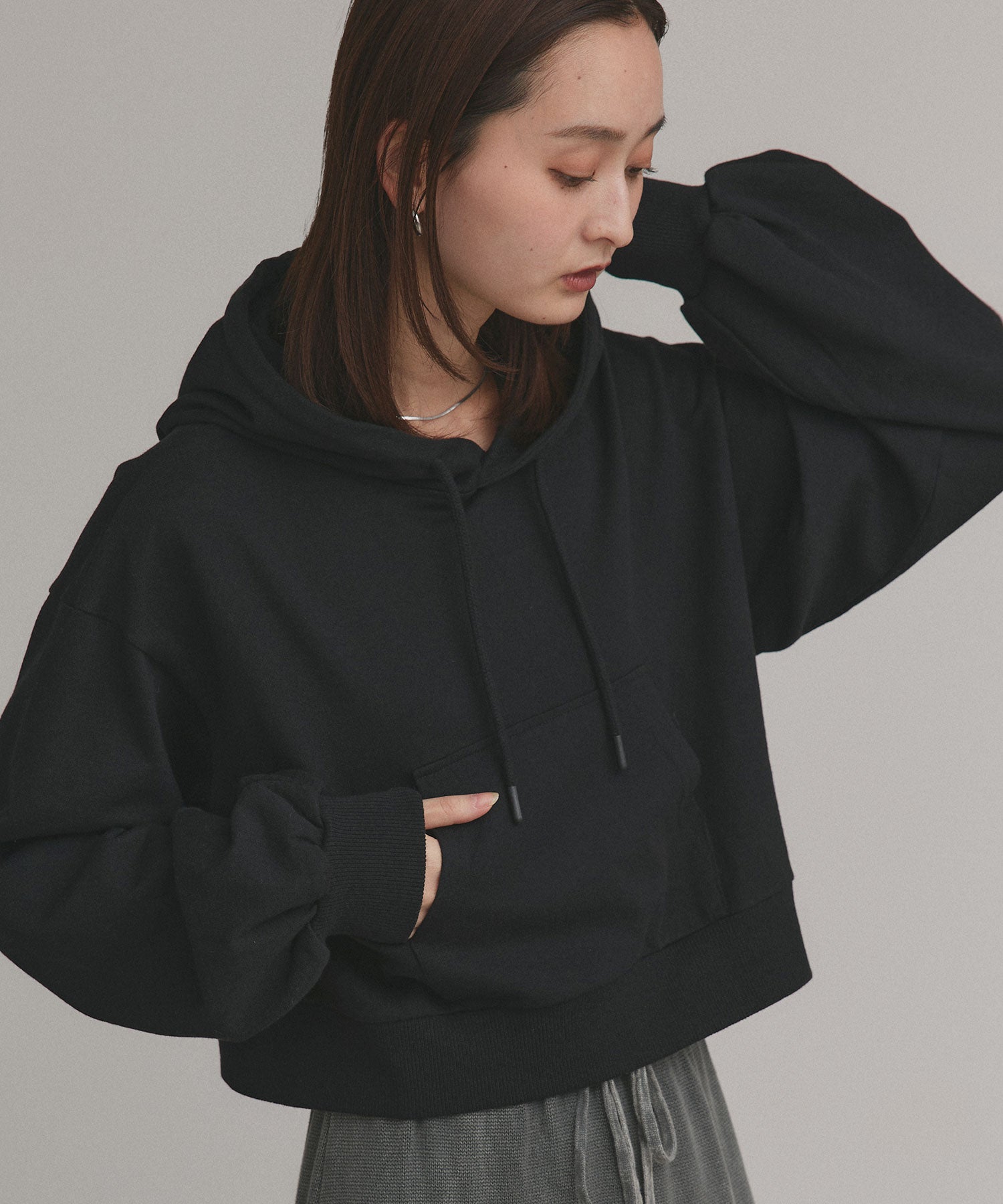 アドティエ ad thie 【2025AW新作】ショート丈スウェットフーディーパーカー （ブラック） ブラック