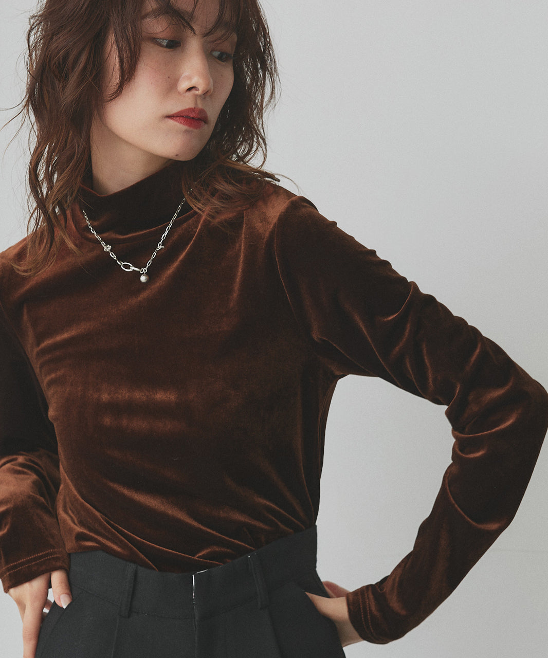 アドティエ ad thie 【2025AW新作】ベロアハイネックトップス （オフホワイト） オフホワイト