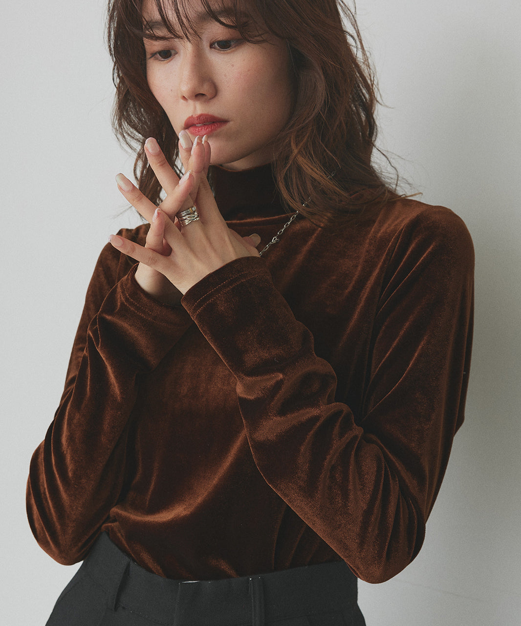 アドティエ ad thie 【2025AW新作】ベロアハイネックトップス （ダークブラウン） ダークブラウン