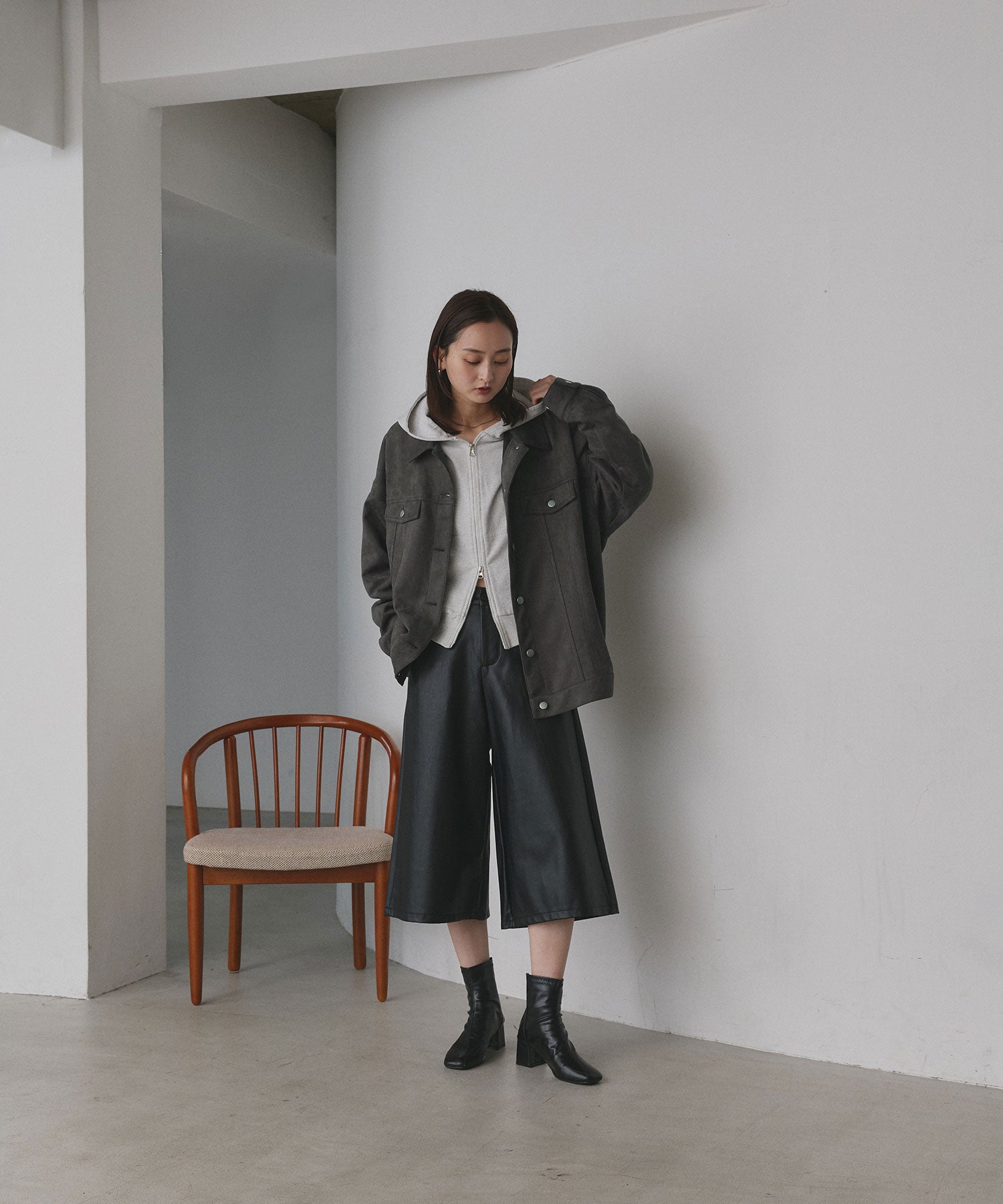 アドティエ ad thie 【2025AW新作】オーバーシルエット スエードジャケット （チャコール） チャコール