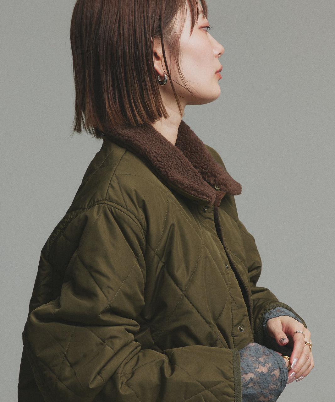 アドティエ ad thie 【2025AW新作】バイカラーパデットキルトブルゾン （カーキ） カーキ