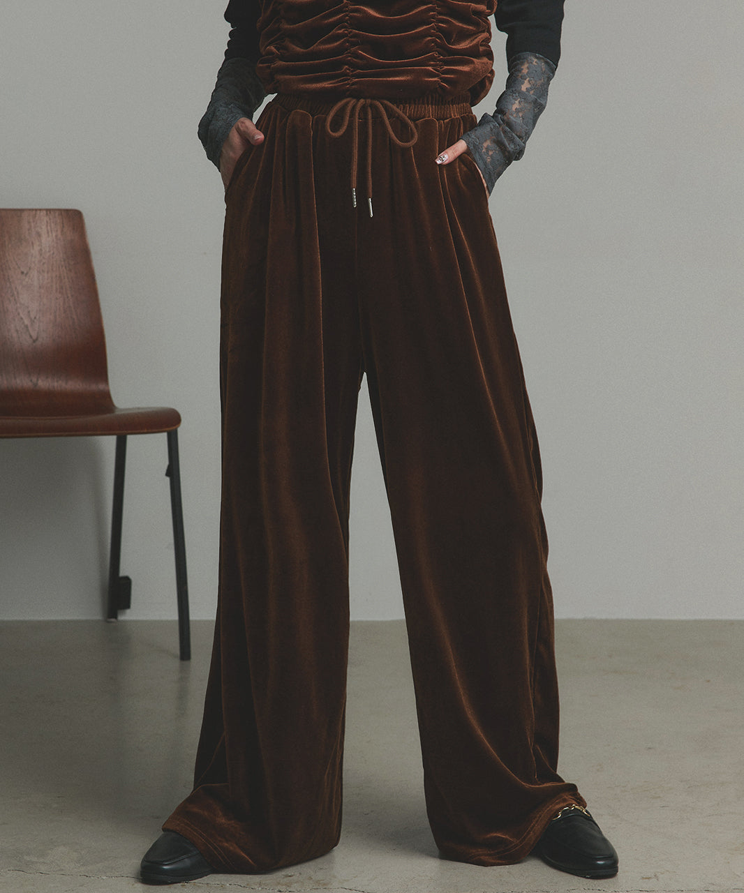 アドティエ ad thie 【2025AW新作】ベロアイージーロングパンツ （ダークブラウン） ダークブラウン