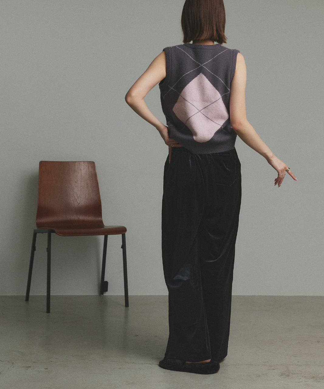 アドティエ ad thie 【2025AW新作】ベロアイージーロングパンツ （ダークブラウン） ダークブラウン