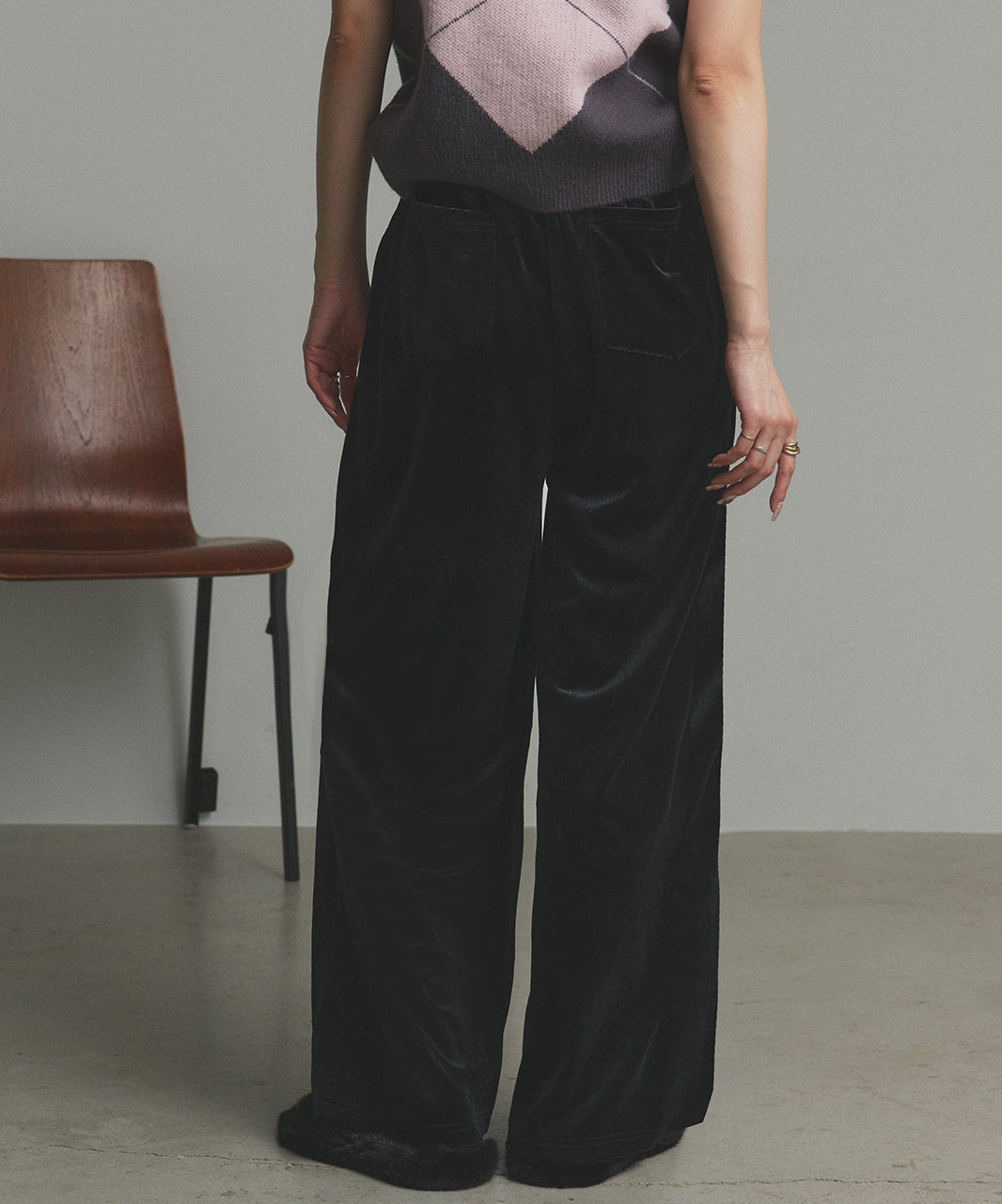 アドティエ ad thie 【2025AW新作】ベロアイージーロングパンツ （ダークブラウン） ダークブラウン