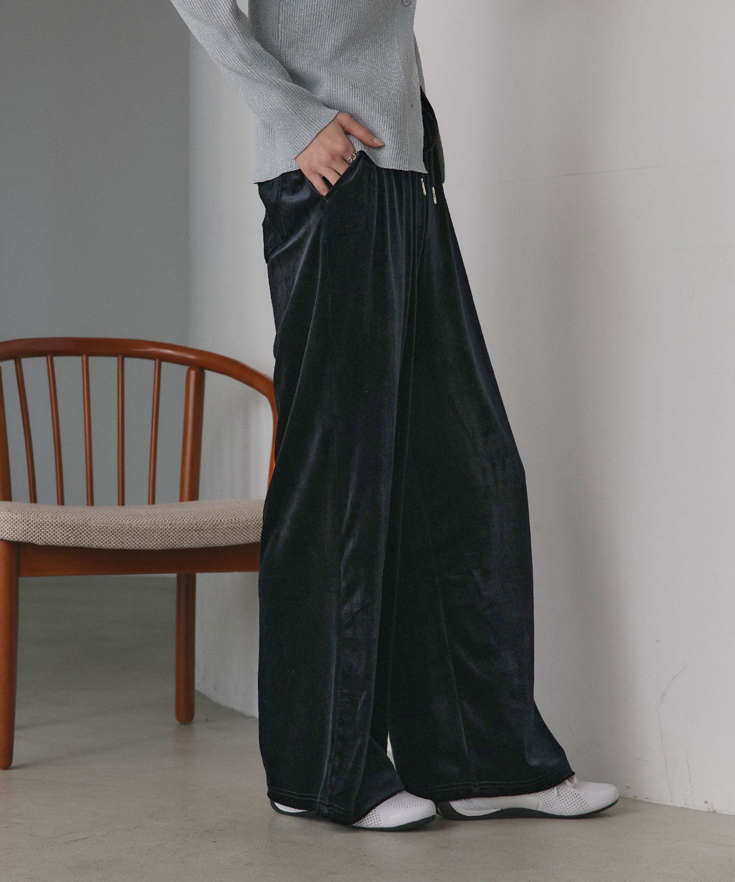 アドティエ ad thie 【2025AW新作】ベロアイージーロングパンツ （ダークブラウン） ダークブラウン