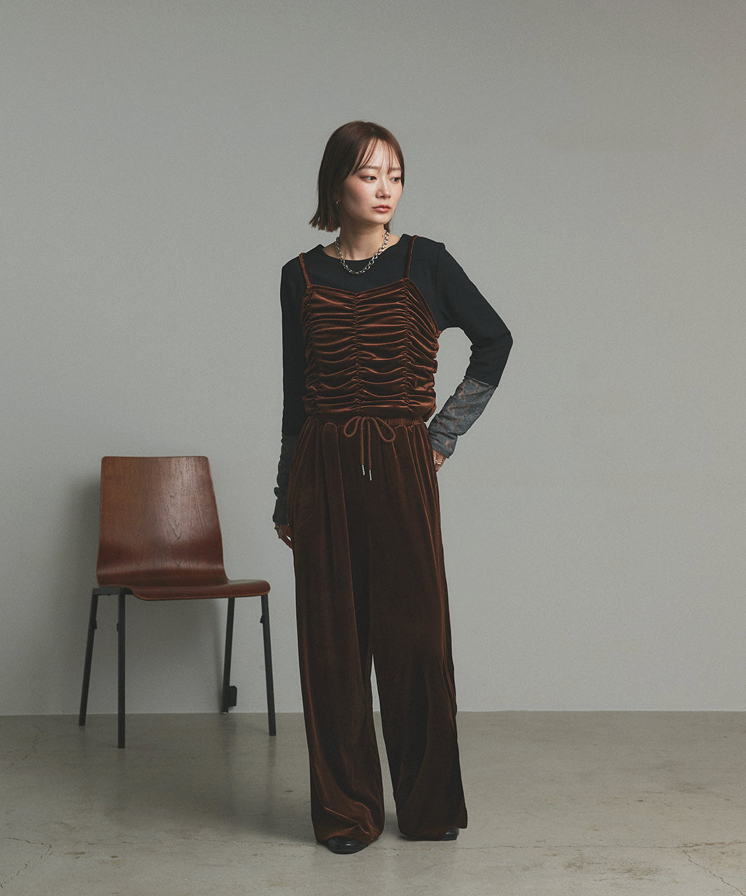 アドティエ ad thie 【2025AW新作】ベロアイージーロングパンツ （ダークブラウン） ダークブラウン