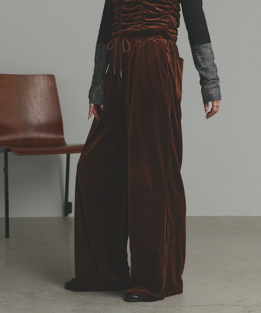 アドティエ ad thie 【2025AW新作】ベロアイージーロングパンツ （ダークブラウン） ダークブラウン