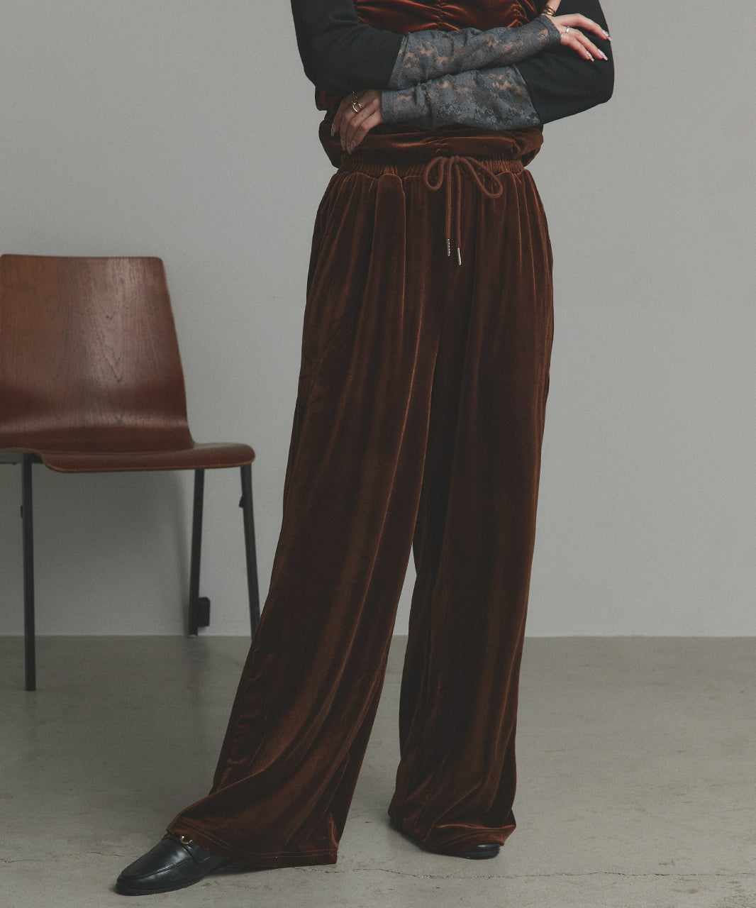 アドティエ ad thie 【2025AW新作】ベロアイージーロングパンツ （ダークブラウン） ダークブラウン
