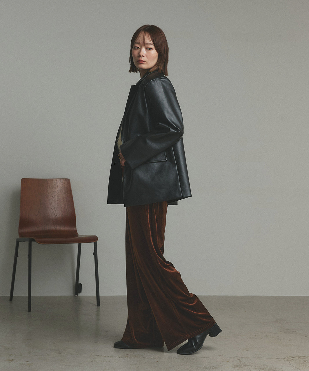 アドティエ ad thie 【2025AW新作】ベロアイージーロングパンツ （ダークブラウン） ダークブラウン