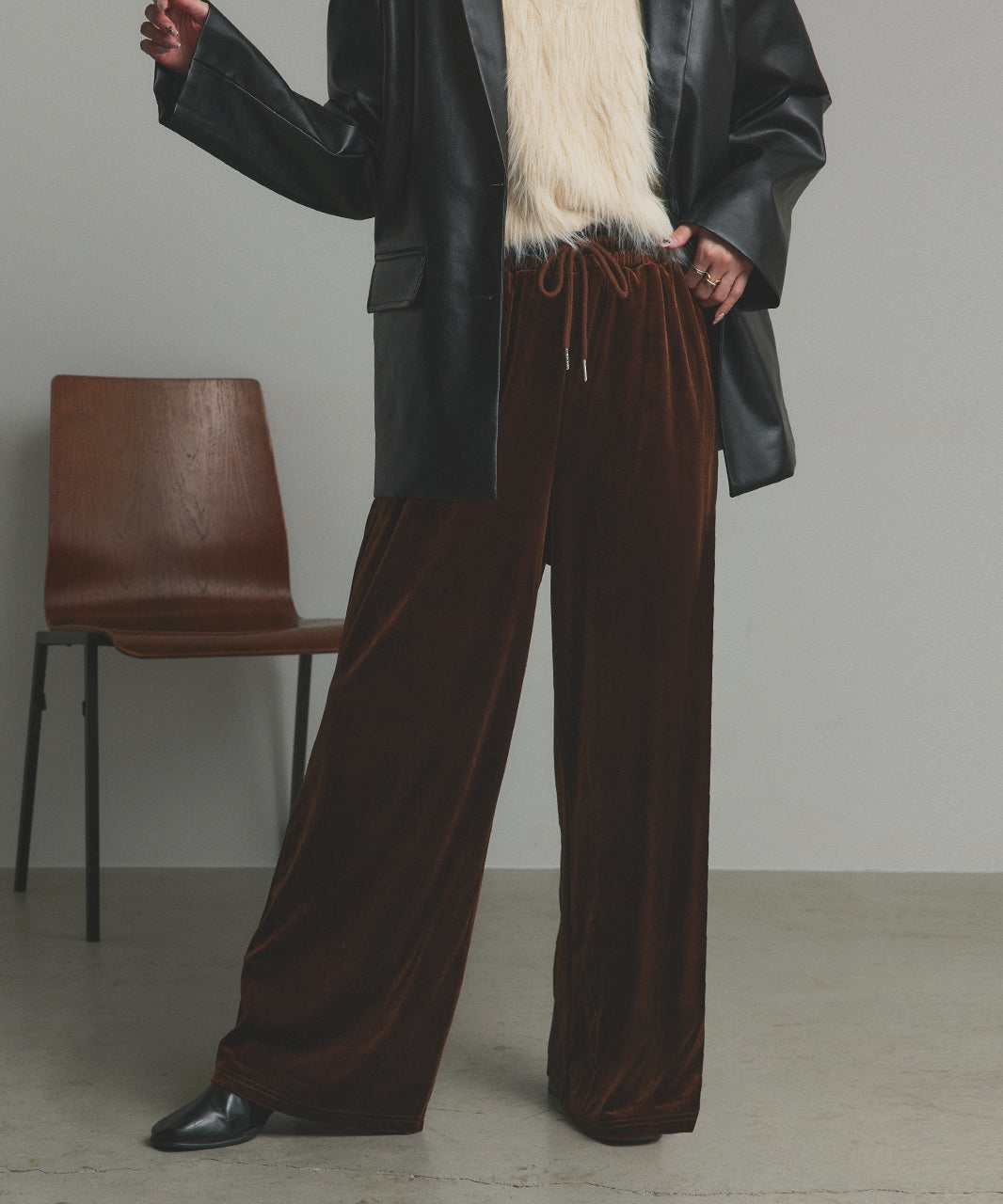 アドティエ ad thie 【2025AW新作】ベロアイージーロングパンツ （ダークブラウン） ダークブラウン