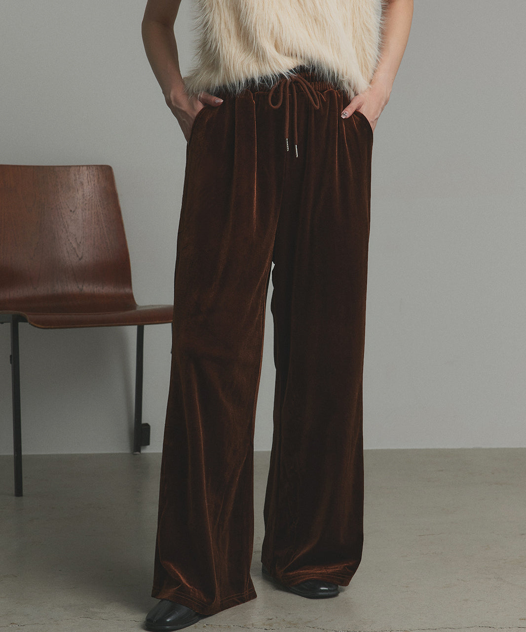 アドティエ ad thie 【2025AW新作】ベロアイージーロングパンツ （ダークブラウン） ダークブラウン