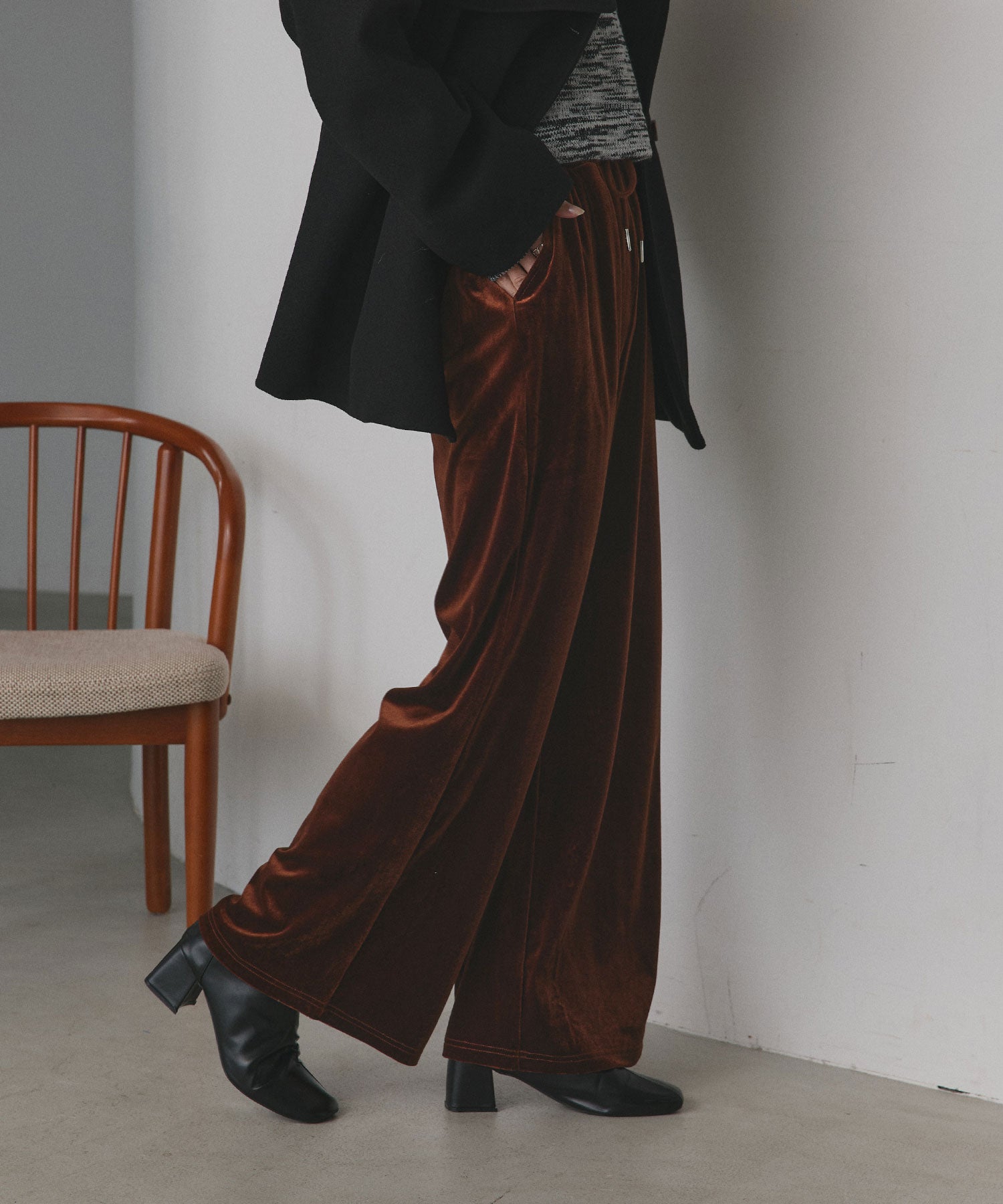 アドティエ ad thie 【2025AW新作】ベロアイージーロングパンツ （ダークブラウン） ダークブラウン