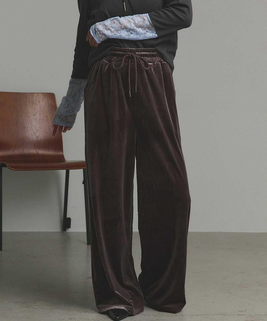 アドティエ ad thie 【2025AW新作】ベロアイージーロングパンツ （チャコール） チャコール