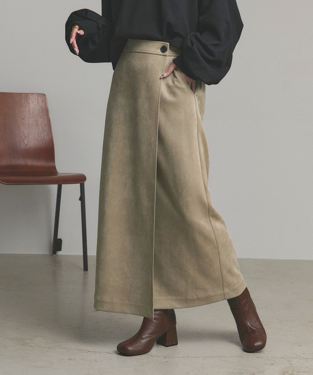 アドティエ ad thie 【2025AW新作】スエードラップスカート （キャメル） キャメル