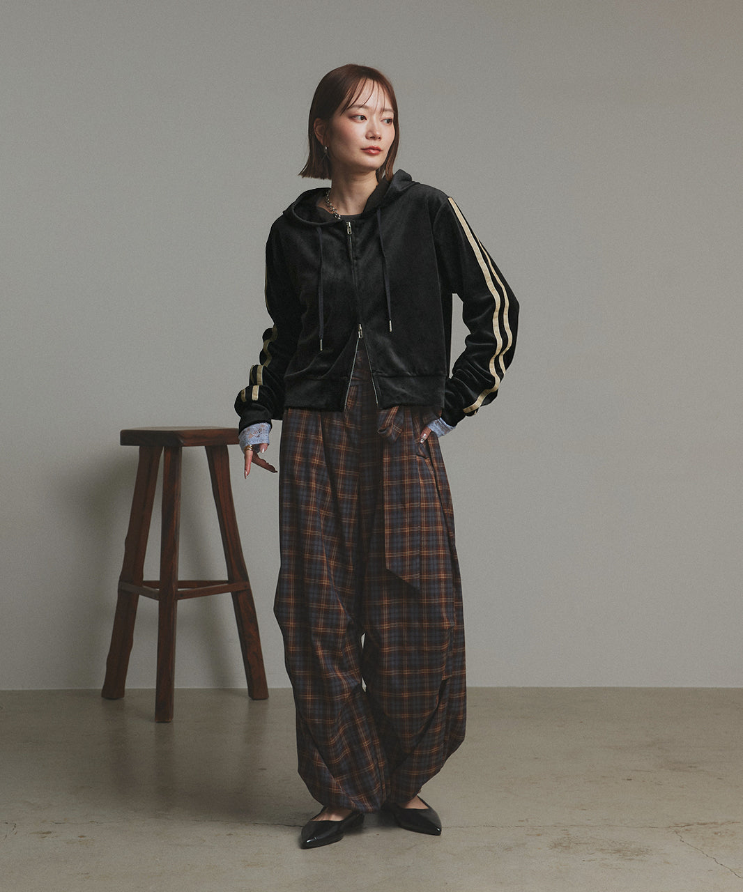 アドティエ ad thie 【2025AW新作】サイドラインジップベロアパーカー （ブラック） ブラック