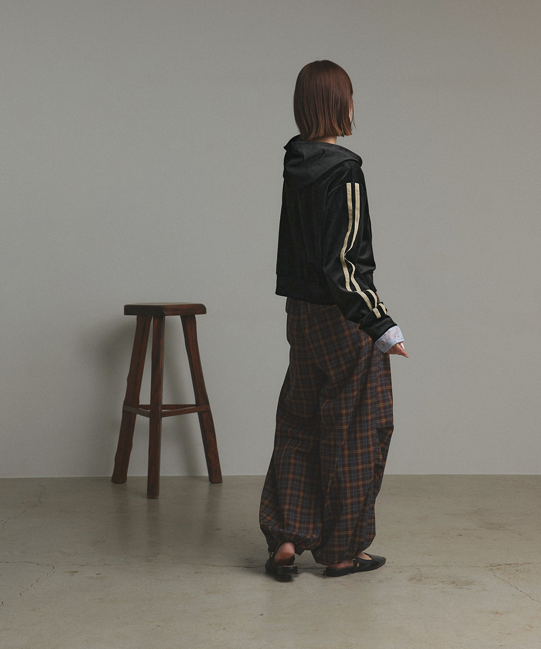 アドティエ ad thie 【2025AW新作】サイドラインジップベロアパーカー （ブラック） ブラック