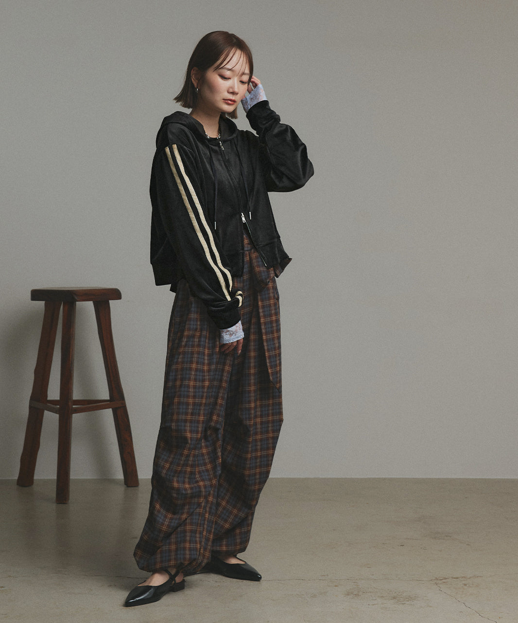 アドティエ ad thie 【2025AW新作】サイドラインジップベロアパーカー （ブラック） ブラック