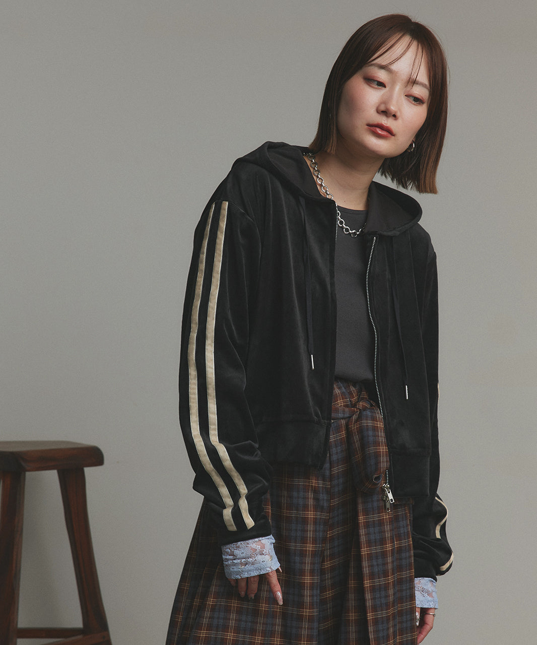 アドティエ ad thie 【2025AW新作】サイドラインジップベロアパーカー （ブラック） ブラック